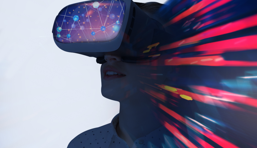 virtualas realitates brilles uz cilveka
